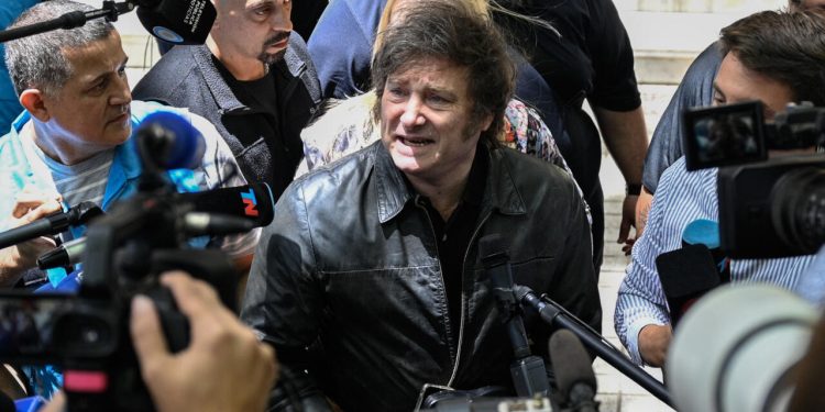 Milei apuntó contra TN y volvió a tensar la relación con la prensa con duros insultos