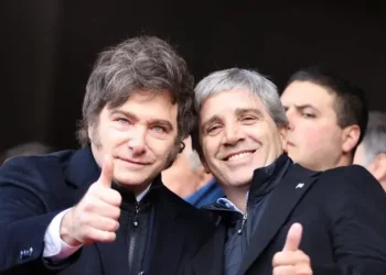 Milei absorbe pesos, suma dólares y fortalece el plan antiinflacionario