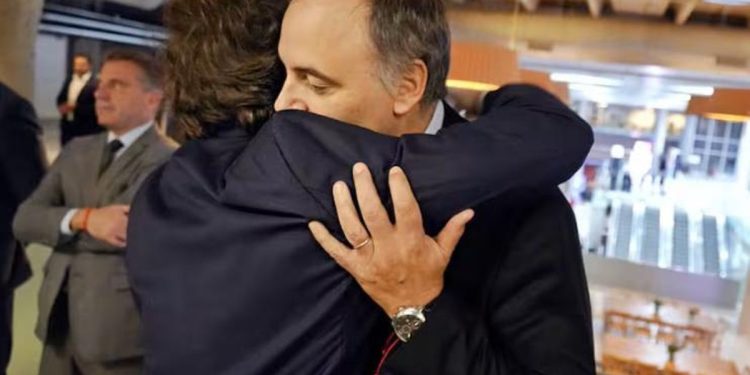 Inversion de roles: Milei se transforma en fusible Adorni y prepara un blindaje político en Diputados