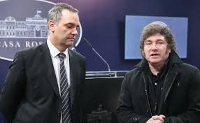 Milei blinda a Adorni y lo acompañará al Congreso en medio de la ofensiva judicial y política