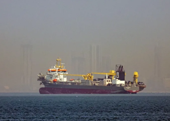 Irán ofrece abrir Ormuz si Estados Unidos levanta bloqueo, mientras busca ganar tiempo y esquivar el debate nuclear