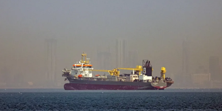 Irán ofrece abrir Ormuz si Estados Unidos levanta bloqueo, mientras busca ganar tiempo y esquivar el debate nuclear