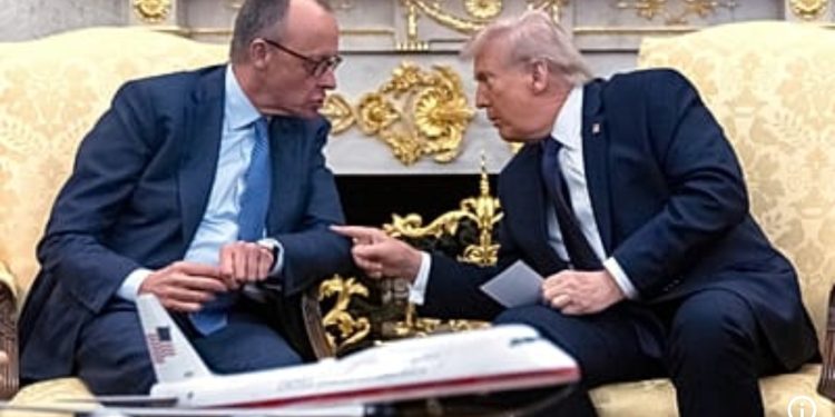 Trump escala contra Merz y amenaza con revisar tropas de EEUU en Alemania