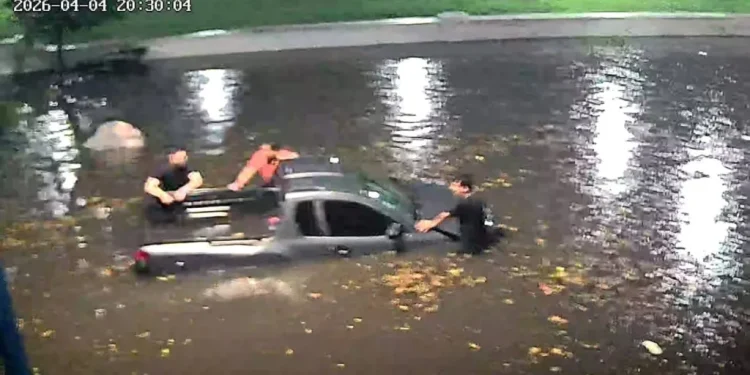 Tucumán bajo el agua: tres muertos, rutas cortadas y otra postal de desprotección ante el temporal. Córdoba afectada