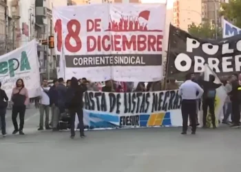 La formula Adorni y demora en el despegue de la economía reaniman al frente anti-Milei