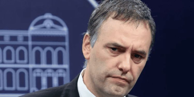 El Adorni sindicalista en monopatin del delivery y un entramado que vuelve a golpear al relato libertario