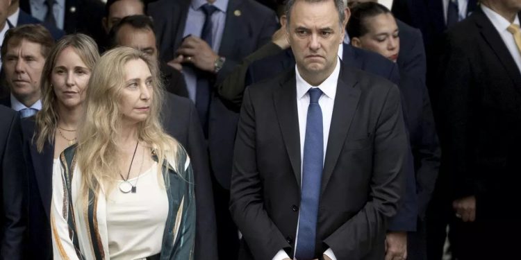 Adorni ya divide al Gobierno y el 29 de abril, día del animal, asoma como prueba de fuego