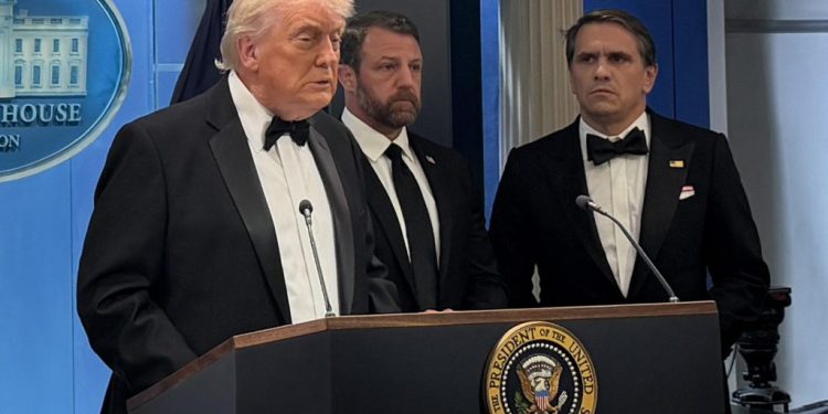 Atentado en Washington: Ex FBI cuestiona el perímetro. Hace 40 años intentaban asesinar a Regan en mismo lugar y Tramp debió escapar.