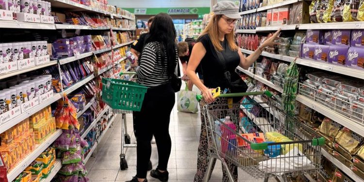 Inflación de abril: el mercado espera una baja, pero el bolsillo todavía no canta victoria