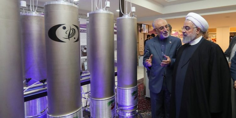Tras absurda propuesta del régimen, Trump endurece el pulso con Irán y Teherán amenaza con llevar el uranio a nivel de bomba nuclear