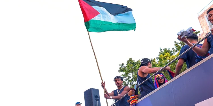 Polémica en España: Yamal agitó una bandera palestina, Israel lo repudió y Sánchez volvió a cargar contra Jerusalén