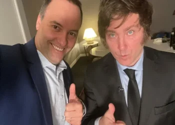 Milei blindó a Adorni ante el Gabinete “No lo voy a ejecutar para ganar la elección” dijo: malestar interno y tensión política en Casa Rosada