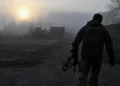 Zelenski acusa a Rusia de violar su propia tregua y denuncia más de 140 ataques en el frente