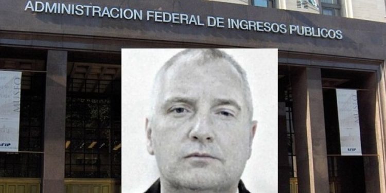 ARCA, ascensos a dedo y la sombra de Stiuso: Andrés Vázquez suma otro frente en plena crisis del Gobierno, mientras le cajonean una causa