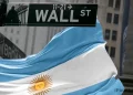 Positivo: Bonos y acciones argentinas suben con fuerza tras la mejora de Fitch y el riesgo país cae a 528 puntos