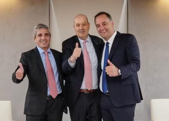 Denuncian a Caputo, Sturzenegger y Adorni por presunto desvío de fondos de Vialidad Nacional