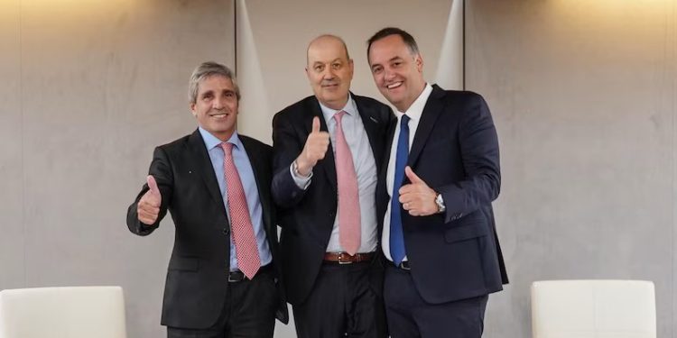 Denuncian a Caputo, Sturzenegger y Adorni por presunto desvío de fondos de Vialidad Nacional