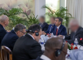 Ratcliffe en La Habana: los hombres del castrismo que negociaron con la CIA en medio del ahogo del régimen