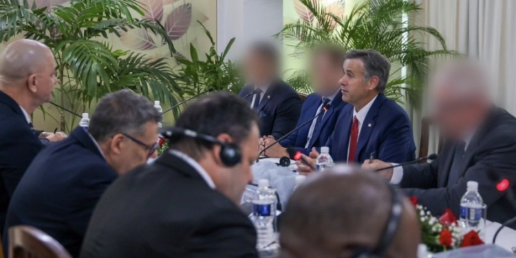 Ratcliffe en La Habana: los hombres del castrismo que negociaron con la CIA en medio del ahogo del régimen