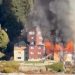 Un feroz incendio arrasó el histórico Hotel Huemul de Bariloche y reavivó la alarma por el manejo del fuego en zonas turísticas