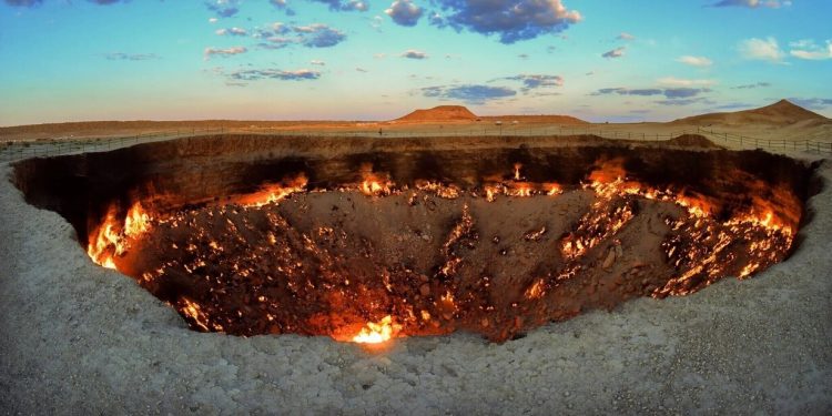 Las “Puertas del Infierno” se apagan en Turkmenistán: misterio, impacto ambiental y un símbolo que pierde intensidad
