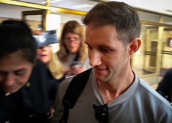 Caso Adorni: declaró Leandro Miano, curioso nexo de una de las jubiladas prestamistas en la compra del departamento de Caballito