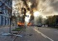 Rusia ataca civiles y ciudades ucranianas y Kiev responde contra la maquinaria petrolera del Kremlin