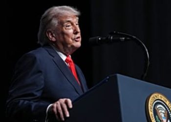 Trump sube la presión sobre Cuba y amenaza con “tomar el control” de la isla