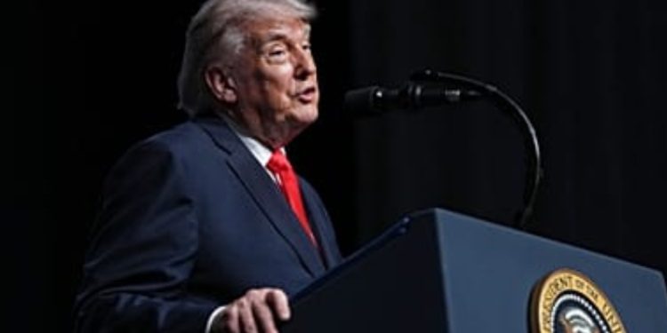 Trump sube la presión sobre Cuba y amenaza con “tomar el control” de la isla