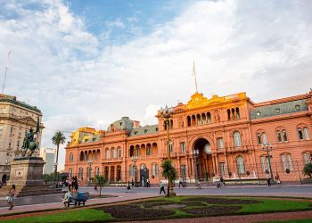 Milei recibió a Peter Thiel y abrió el debate: inteligencia artificial, soberanía y el rol clave de los analistas argentinos