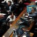 Menem chocó con un diputado, excombatiente, por una careta de Adorni y la interna libertaria volvió a meterse en Diputados