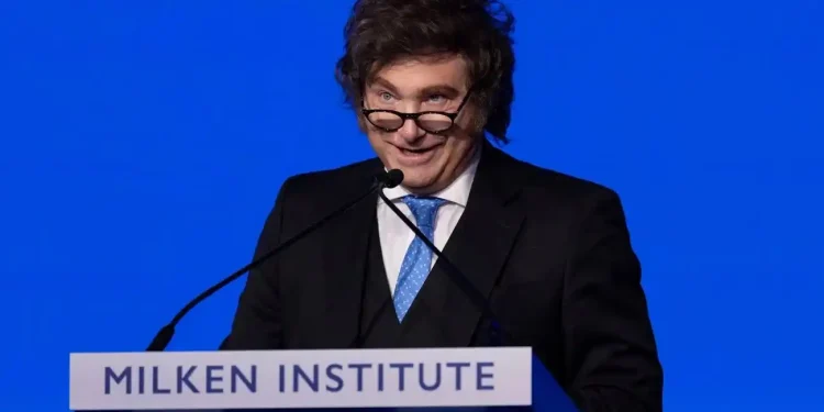 Milei blinda a Adorni, adelantará su declaración jurada y descarta su salida: “Ni en pedo se va”