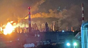 Ucrania golpeó con drones una gran refinería rusa tras tres días de bombardeos de Moscú sobre Kiev