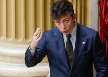 Santiago Caputo avisó que sólo Milei puede echarlo y acorraló al Presidente en plena guerra libertaria