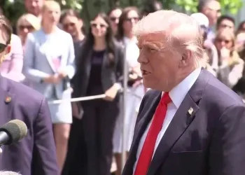 Trump rechaza la oferta de Irán y redobla presión global: tensión nuclear, críticas a Europa y nueva guerra comercial