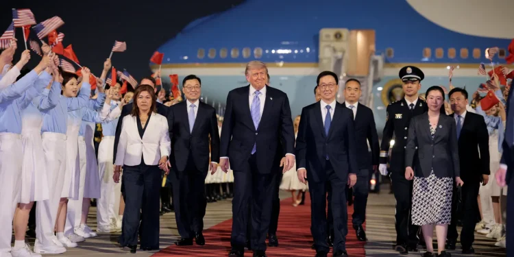 Trump llegó a Pekín para una cumbre decisiva con Xi: comercio, Taiwán, tecnología e Irán en el centro de la pulseada