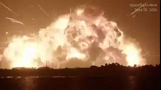 Monstruosa explosión de un cohete de Jeff Bezos durante una prueba en Cabo Cañaveral