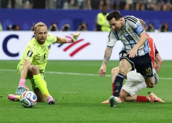Messi hizo historia ante Austria y metió a la Argentina en los 16avos del Mundial