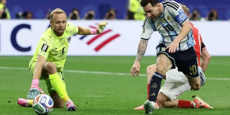 Messi hizo historia ante Austria y metió a la Argentina en los 16avos del Mundial
