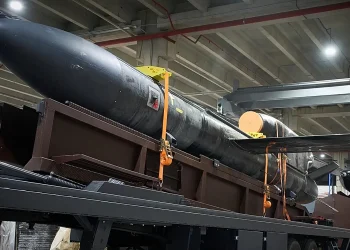 Ucrania profundiza sus “sanciones de largo alcance” y golpea fábricas militares y refinerías en el corazón de Rusia