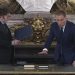 Milei tomó juramento a Santilli con un extenso triple abrazo bajo la sombra de la causa por corrupción