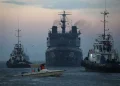 Petroleros iraníes cruzan Ormuz anticipándose a la firma del fin del bloqueo naval de Estados Unidos