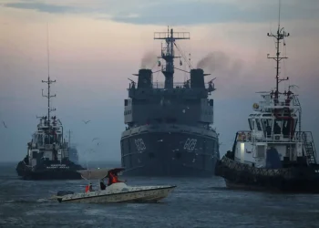 Petroleros iraníes cruzan Ormuz anticipándose a la firma del fin del bloqueo naval de Estados Unidos