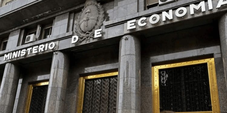 Positivo: El gobierno logró Superávit fiscal en mayo cortando obra pública y subsidios