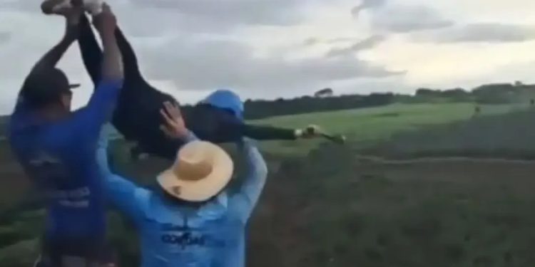 Tragedia en Brasil: lanzaron a una joven sin cuerda en un salto extremo y murió al caer desde un puente
