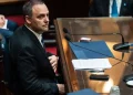 El oficialismo ganó tiempo y frenó en Diputados la ofensiva contra Adorni