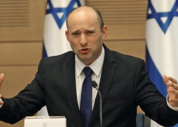 Bennett sacude a la derecha israelí al pedir el desalojo de puestos ilegales en Judea y Samaria