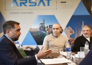 Los chats de ARSAT comprometen a Leal y exponen cómo se habrían inflado contratos: “Que ponga más cosas”