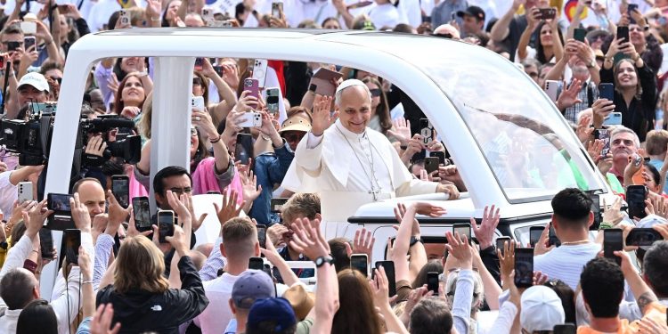 Sánchez recibe al Papa León XIV y luego escapa al Primavera Sound en medio del escándalo Leire Díez