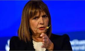Escándalo por pliego de Michelli: Bullrich le ofreció la renuncia a Milei y dejó a Karina en shock